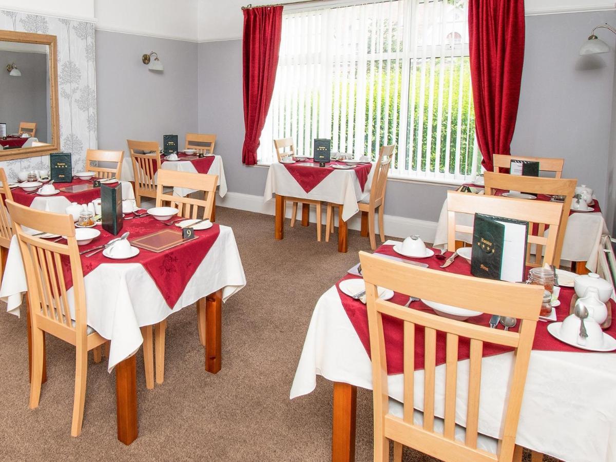 Rosaire With Private Car Park Bed & Breakfast Llandudno Exterior photo