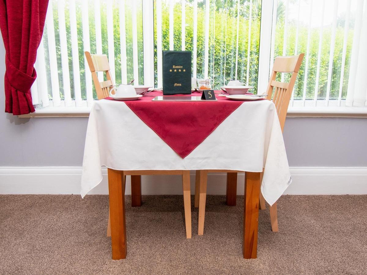Rosaire With Private Car Park Bed & Breakfast Llandudno Exterior photo