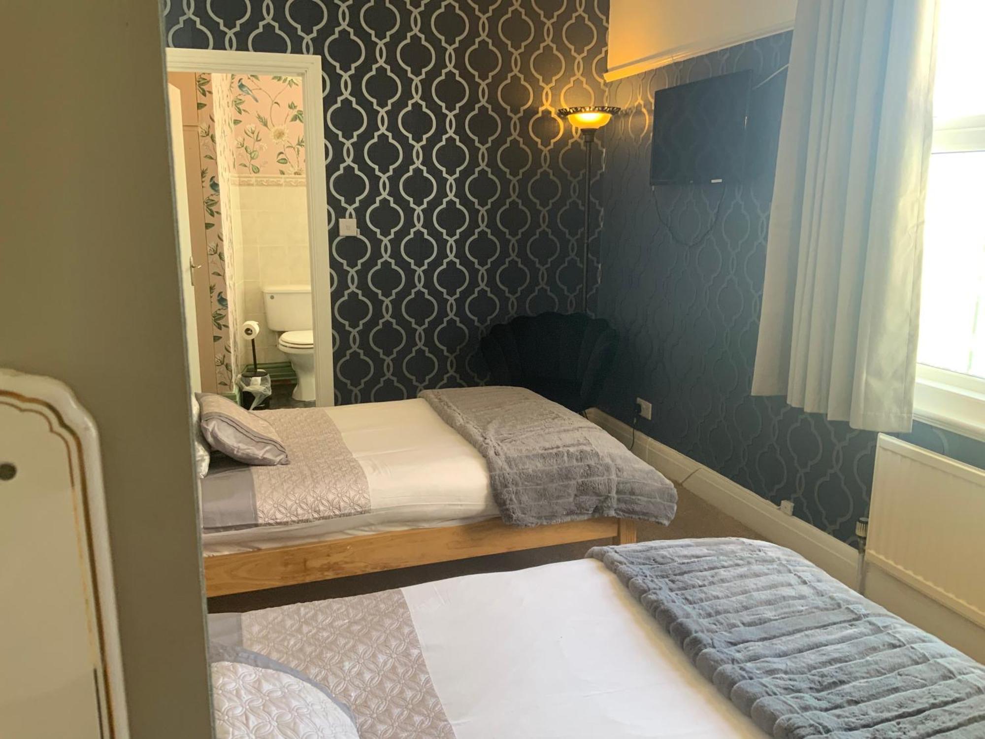 Rosaire With Private Car Park Bed & Breakfast Llandudno Exterior photo