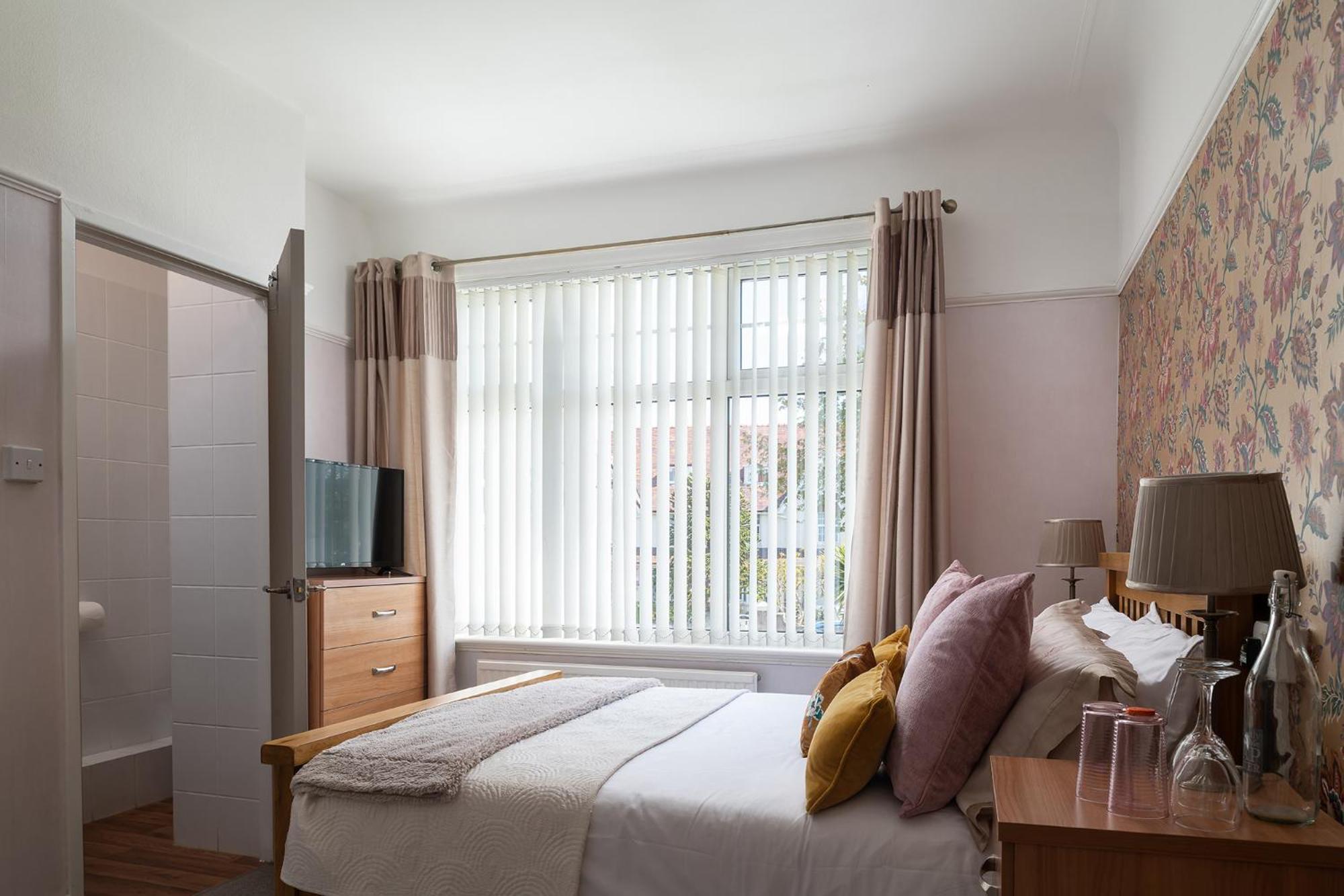 Rosaire With Private Car Park Bed & Breakfast Llandudno Exterior photo