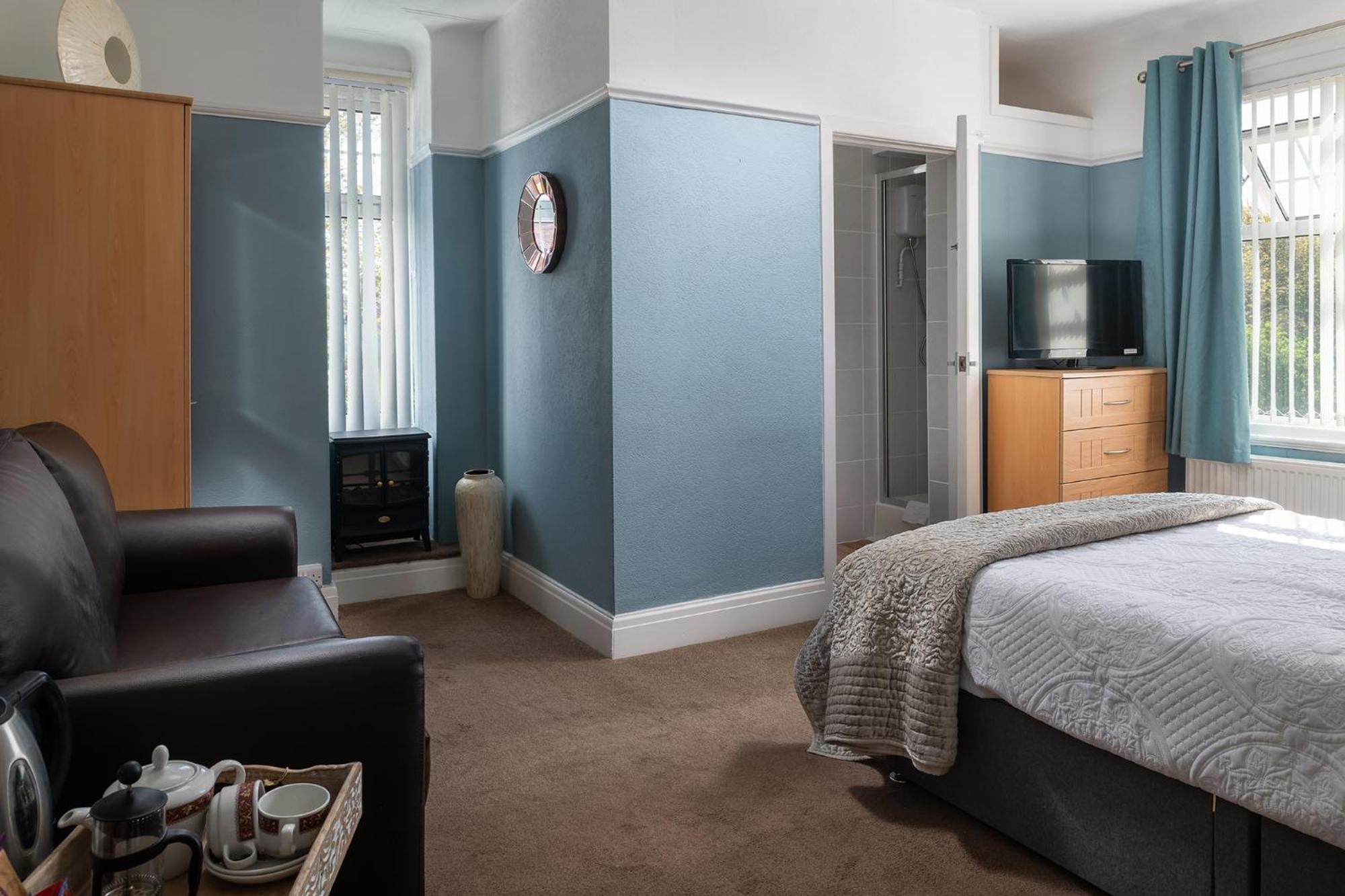 Rosaire With Private Car Park Bed & Breakfast Llandudno Exterior photo