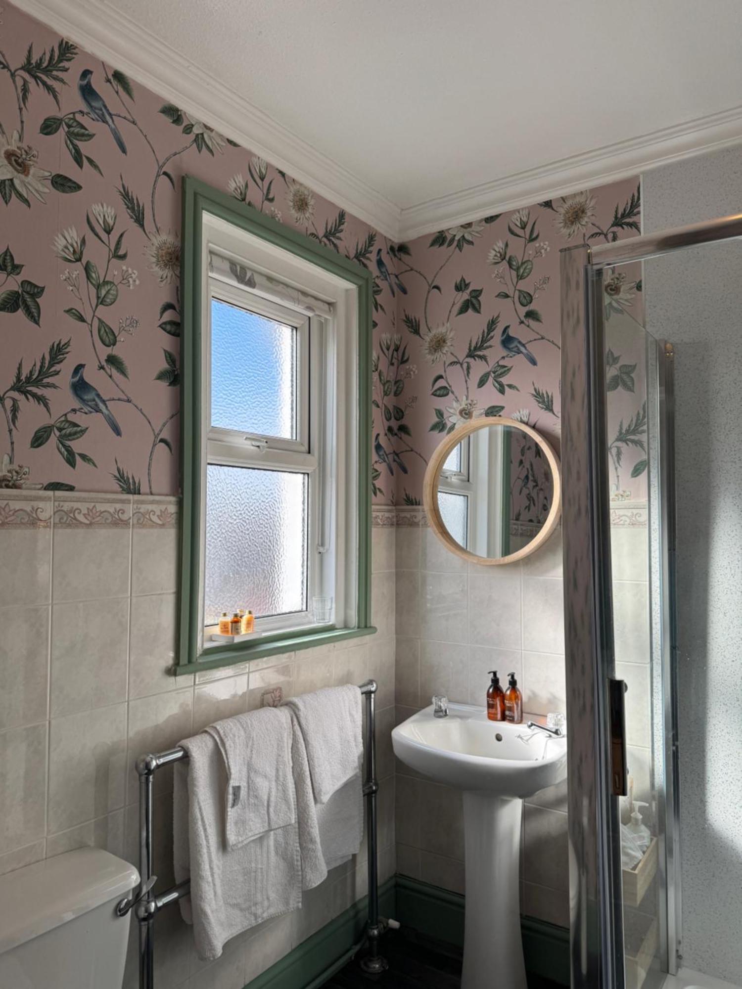 Rosaire With Private Car Park Bed & Breakfast Llandudno Exterior photo